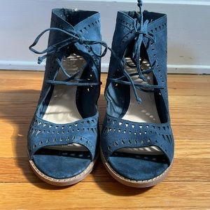 Vince Camuto Tarita Cutout Lace up Sandal (size 8.5)